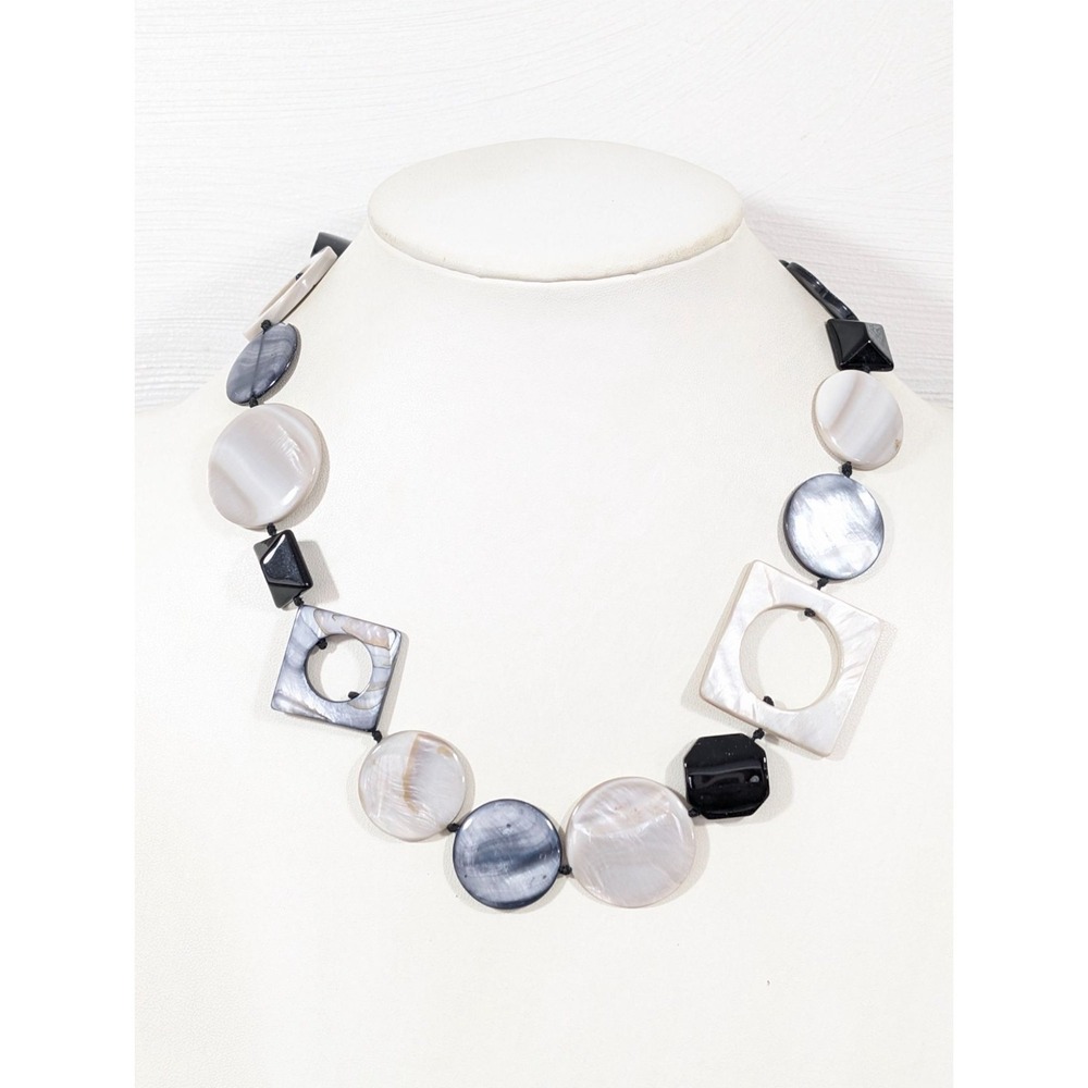 Beachy Boho Gray White Shell Square Circle Statement Necklace 21 in